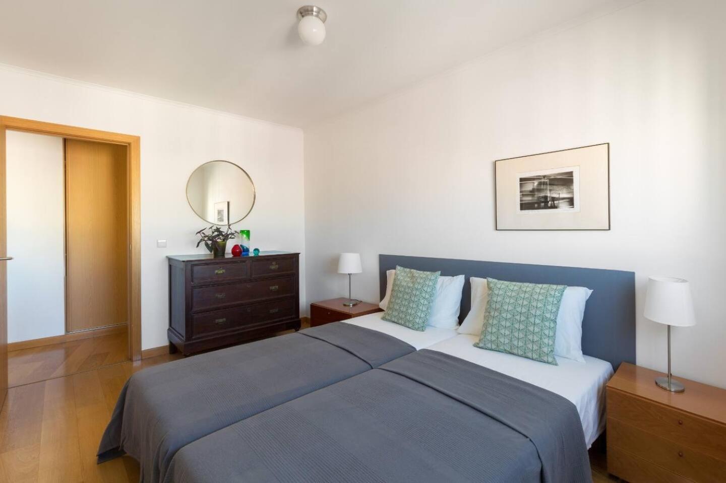 Ola Lisbon - Penha De Franca Apartment Bagian luar foto