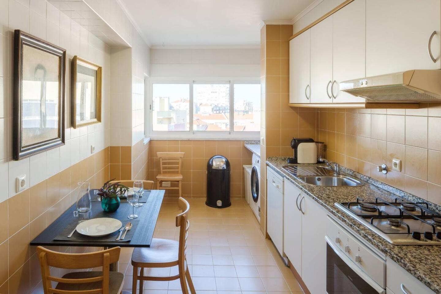 Ola Lisbon - Penha De Franca Apartment Bagian luar foto
